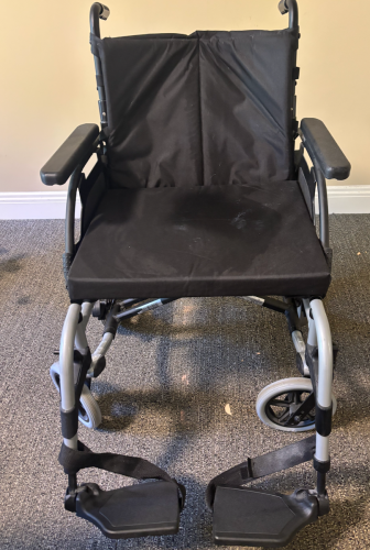 Breezy Foldable Lightweight Lg Wheelchair